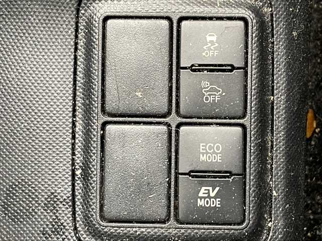 トヨタ アクア S 沖縄県 2016(平28)年 10.9万km ライムホワイトパールクリスタルシャイン 社外ナビ(AVIC-RZ22)/ CD/AM/FM/バックカメラ/ETC/キーレスエントリー/電動格納ミラー/サイドバイザー/LEDヘッドライト/フロアマット/リモコンキー　/オートエアコン　/盗難防止装置