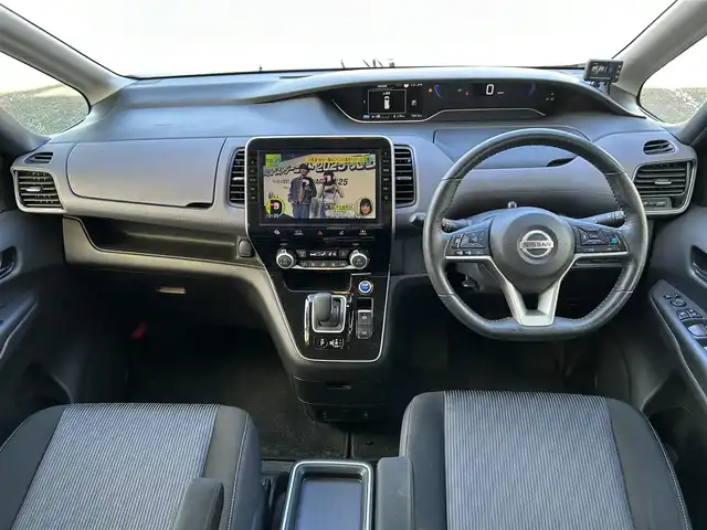 日産 セレナ e－パワー ハイウェイスター V 宮城県 2019(令1)年 7.1万km ダイヤモンドブラック 純正SDナビ（フルセグTV、BT、AM、FM、SD、DVD、CD、ブルーレイ）//フリップダウンモニター//日産プロパイロット//純正エアロ（フロント、サイド）//ビルトインETC2.0//純正AW//ドラレコ//全周囲カメラ//純正フロアマット//BSM//両側パワースライドドア//前席シートヒーター//電動格納ドアミラー//パーキングアシスト//スマートキー//オートライト