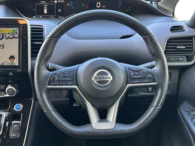 日産 セレナ e－パワー ハイウェイスター V 宮城県 2019(令1)年 7.1万km ダイヤモンドブラック 純正SDナビ（フルセグTV、BT、AM、FM、SD、DVD、CD、ブルーレイ）//フリップダウンモニター//日産プロパイロット//純正エアロ（フロント、サイド）//ビルトインETC2.0//純正AW//ドラレコ//全周囲カメラ//純正フロアマット//BSM//両側パワースライドドア//前席シートヒーター//電動格納ドアミラー//パーキングアシスト//スマートキー//オートライト