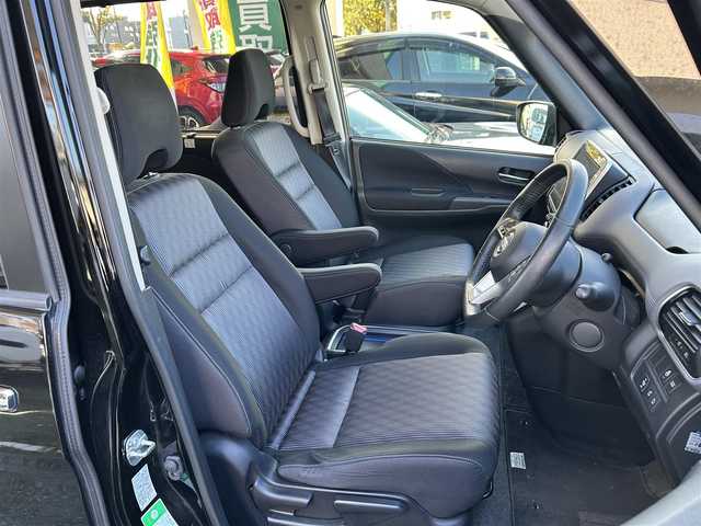 日産 セレナ e－パワー ハイウェイスター V 宮城県 2019(令1)年 7.1万km ダイヤモンドブラック 純正SDナビ（フルセグTV、BT、AM、FM、SD、DVD、CD、ブルーレイ）//フリップダウンモニター//日産プロパイロット//純正エアロ（フロント、サイド）//ビルトインETC2.0//純正AW//ドラレコ//全周囲カメラ//純正フロアマット//BSM//両側パワースライドドア//前席シートヒーター//電動格納ドアミラー//パーキングアシスト//スマートキー//オートライト