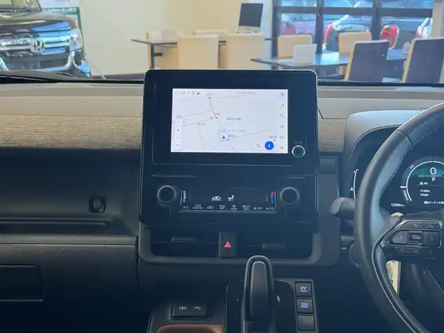 トヨタ シエンタ ハイブリッド Z 滋賀県 2024(令6)年 1.3万km アーバンカーキ ワンオーナー/純正ディスプレイオーディオコネクティッドナビ対応/　Bluetooth appleCarPlay/バックカメラ/ETC2.0/ブラインドスポットモニター/Toyota Safety Sense /プリクラッシュセーフティ/レーンディパーチャーアラート/レーントレーシングアシスト/アダプティブハイビームシステム/ロードサインアシスト/ドライバー異常時対応システム/プロアクティブドライビングアシスト/発進遅れ告知機能/ドライブレコーダー/純正LEDヘッドライト/純正フロアマット/純正ドアバイザー/スマートキー×2/プッシュスタート/