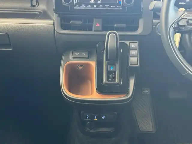 トヨタ シエンタ ハイブリッド Z 滋賀県 2024(令6)年 1.3万km アーバンカーキ ワンオーナー/純正ディスプレイオーディオコネクティッドナビ対応/　Bluetooth appleCarPlay/バックカメラ/ETC2.0/ブラインドスポットモニター/Toyota Safety Sense /プリクラッシュセーフティ/レーンディパーチャーアラート/レーントレーシングアシスト/アダプティブハイビームシステム/ロードサインアシスト/ドライバー異常時対応システム/プロアクティブドライビングアシスト/発進遅れ告知機能/ドライブレコーダー/純正LEDヘッドライト/純正フロアマット/純正ドアバイザー/スマートキー×2/プッシュスタート/