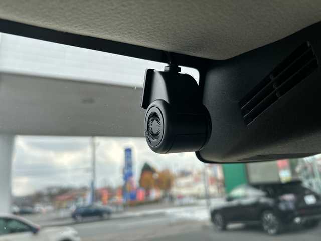 スズキ ジムニー XL 東京都 2023(令5)年 0.5万km シフォンアイボリーM ワンオーナー/4WD/純正SDナビ（CN-RZ875）/・Bluetooth/TV/CD/DVD/SD/USB/ドライブレコーダー/レーンアシスト/横滑り防止装置/盗難防止装置/衝突被害軽減システム/ダウンヒルアシストコントロール/アイドリングストップ/オートライト/オートエアコン/プッシュスタート/スペアキー1本/取扱説明書/保証書/――――社外パーツ――――/外装/・オフロードサービスタニグチFRPフロントバンパー/・オフロードサービスタニグチスキッドプレート/・オフロードサービスタニグチテールレンズガーニッシュ/・社外サイドシルガード/・社外リアバンパー/・社外ライトガードカバー/内装/・DENIMシートカバー/・Marchfa合金トランク拡張棚/・ユーティリティサイドバー/・トランクダンパー/エンジン/・Greddyインタークラー/・GreddyブローオフバルブFV/・零1000サクションチャンバー/・ロッソモデロDUSSEL GT-TTiマフラー/・ボンネットダンパー/足回り/・DAMSELユーロサスペンションキッド/・MBRA Old Country クロームスチールホイール