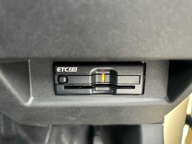 スズキ ジムニー XL 東京都 2023(令5)年 0.5万km シフォンアイボリーM ワンオーナー/4WD/純正SDナビ（CN-RZ875）/・Bluetooth/TV/CD/DVD/SD/USB/ドライブレコーダー/レーンアシスト/横滑り防止装置/盗難防止装置/衝突被害軽減システム/ダウンヒルアシストコントロール/アイドリングストップ/オートライト/オートエアコン/プッシュスタート/スペアキー1本/取扱説明書/保証書/――――社外パーツ――――/外装/・オフロードサービスタニグチFRPフロントバンパー/・オフロードサービスタニグチスキッドプレート/・オフロードサービスタニグチテールレンズガーニッシュ/・社外サイドシルガード/・社外リアバンパー/・社外ライトガードカバー/内装/・DENIMシートカバー/・Marchfa合金トランク拡張棚/・ユーティリティサイドバー/・トランクダンパー/エンジン/・Greddyインタークラー/・GreddyブローオフバルブFV/・零1000サクションチャンバー/・ロッソモデロDUSSEL GT-TTiマフラー/・ボンネットダンパー/足回り/・DAMSELユーロサスペンションキッド/・MBRA Old Country クロームスチールホイール