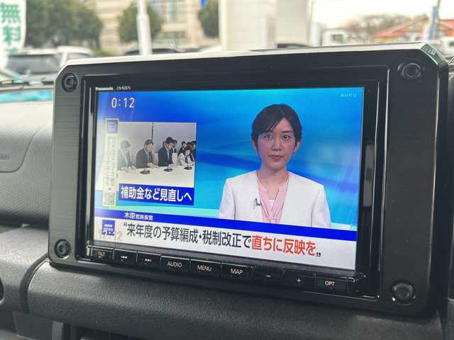 スズキ ジムニー XL 東京都 2023(令5)年 0.5万km シフォンアイボリーM ワンオーナー/4WD/純正SDナビ（CN-RZ875）/・Bluetooth/TV/CD/DVD/SD/USB/ドライブレコーダー/レーンアシスト/横滑り防止装置/盗難防止装置/衝突被害軽減システム/ダウンヒルアシストコントロール/アイドリングストップ/オートライト/オートエアコン/プッシュスタート/スペアキー1本/取扱説明書/保証書/――――社外パーツ――――/外装/・オフロードサービスタニグチFRPフロントバンパー/・オフロードサービスタニグチスキッドプレート/・オフロードサービスタニグチテールレンズガーニッシュ/・社外サイドシルガード/・社外リアバンパー/・社外ライトガードカバー/内装/・DENIMシートカバー/・Marchfa合金トランク拡張棚/・ユーティリティサイドバー/・トランクダンパー/エンジン/・Greddyインタークラー/・GreddyブローオフバルブFV/・零1000サクションチャンバー/・ロッソモデロDUSSEL GT-TTiマフラー/・ボンネットダンパー/足回り/・DAMSELユーロサスペンションキッド/・MBRA Old Country クロームスチールホイール