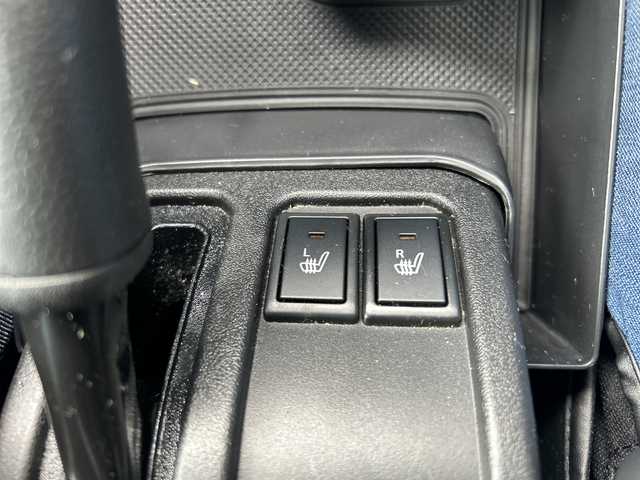 スズキ ジムニー XL 東京都 2023(令5)年 0.5万km シフォンアイボリーM ワンオーナー/4WD/純正SDナビ（CN-RZ875）/・Bluetooth/TV/CD/DVD/SD/USB/ドライブレコーダー/レーンアシスト/横滑り防止装置/盗難防止装置/衝突被害軽減システム/ダウンヒルアシストコントロール/アイドリングストップ/オートライト/オートエアコン/プッシュスタート/スペアキー1本/取扱説明書/保証書/――――社外パーツ――――/外装/・オフロードサービスタニグチFRPフロントバンパー/・オフロードサービスタニグチスキッドプレート/・オフロードサービスタニグチテールレンズガーニッシュ/・社外サイドシルガード/・社外リアバンパー/・社外ライトガードカバー/内装/・DENIMシートカバー/・Marchfa合金トランク拡張棚/・ユーティリティサイドバー/・トランクダンパー/エンジン/・Greddyインタークラー/・GreddyブローオフバルブFV/・零1000サクションチャンバー/・ロッソモデロDUSSEL GT-TTiマフラー/・ボンネットダンパー/足回り/・DAMSELユーロサスペンションキッド/・MBRA Old Country クロームスチールホイール