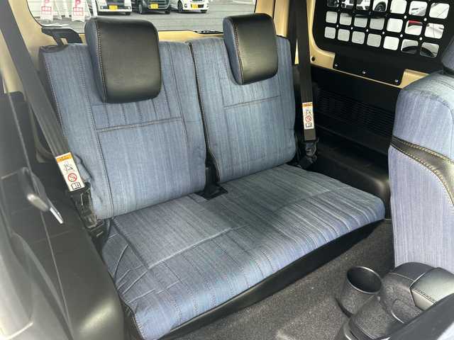 スズキ ジムニー XL 東京都 2023(令5)年 0.5万km シフォンアイボリーM ワンオーナー/4WD/純正SDナビ（CN-RZ875）/・Bluetooth/TV/CD/DVD/SD/USB/ドライブレコーダー/レーンアシスト/横滑り防止装置/盗難防止装置/衝突被害軽減システム/ダウンヒルアシストコントロール/アイドリングストップ/オートライト/オートエアコン/プッシュスタート/スペアキー1本/取扱説明書/保証書/――――社外パーツ――――/外装/・オフロードサービスタニグチFRPフロントバンパー/・オフロードサービスタニグチスキッドプレート/・オフロードサービスタニグチテールレンズガーニッシュ/・社外サイドシルガード/・社外リアバンパー/・社外ライトガードカバー/内装/・DENIMシートカバー/・Marchfa合金トランク拡張棚/・ユーティリティサイドバー/・トランクダンパー/エンジン/・Greddyインタークラー/・GreddyブローオフバルブFV/・零1000サクションチャンバー/・ロッソモデロDUSSEL GT-TTiマフラー/・ボンネットダンパー/足回り/・DAMSELユーロサスペンションキッド/・MBRA Old Country クロームスチールホイール