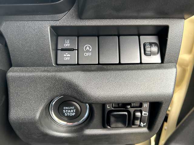 スズキ ジムニー XL 東京都 2023(令5)年 0.5万km シフォンアイボリーM ワンオーナー/4WD/純正SDナビ（CN-RZ875）/・Bluetooth/TV/CD/DVD/SD/USB/ドライブレコーダー/レーンアシスト/横滑り防止装置/盗難防止装置/衝突被害軽減システム/ダウンヒルアシストコントロール/アイドリングストップ/オートライト/オートエアコン/プッシュスタート/スペアキー1本/取扱説明書/保証書/――――社外パーツ――――/外装/・オフロードサービスタニグチFRPフロントバンパー/・オフロードサービスタニグチスキッドプレート/・オフロードサービスタニグチテールレンズガーニッシュ/・社外サイドシルガード/・社外リアバンパー/・社外ライトガードカバー/内装/・DENIMシートカバー/・Marchfa合金トランク拡張棚/・ユーティリティサイドバー/・トランクダンパー/エンジン/・Greddyインタークラー/・GreddyブローオフバルブFV/・零1000サクションチャンバー/・ロッソモデロDUSSEL GT-TTiマフラー/・ボンネットダンパー/足回り/・DAMSELユーロサスペンションキッド/・MBRA Old Country クロームスチールホイール