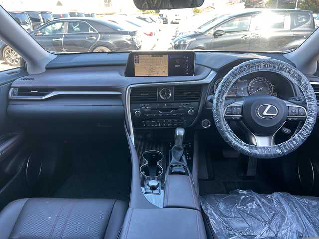 レクサス ＲＸ 200t バージョンL 大阪府 2016(平28)年 4.4万km ソニッククォーツ １２．３型ナビ（フルセグ/Bluetooth/DVD/CD)/サンルーフ　/ブラインドスポットモニター　/レーダークルーズコントロール　/全方位カメラ/ヘッドアップディスプレイ　/衝突被害軽減システム　/横滑り防止装置　/レーンキープアシスト　/オートマチックハイビーム/コーナーセンサー/純正アルミホイール/純正LED/ワンオーナー/シートヒーター/レーザーシート/パワーシート/ドライブレコーダー/ビルトインETC2.0/スペアキー1本/保証書/取扱説明書