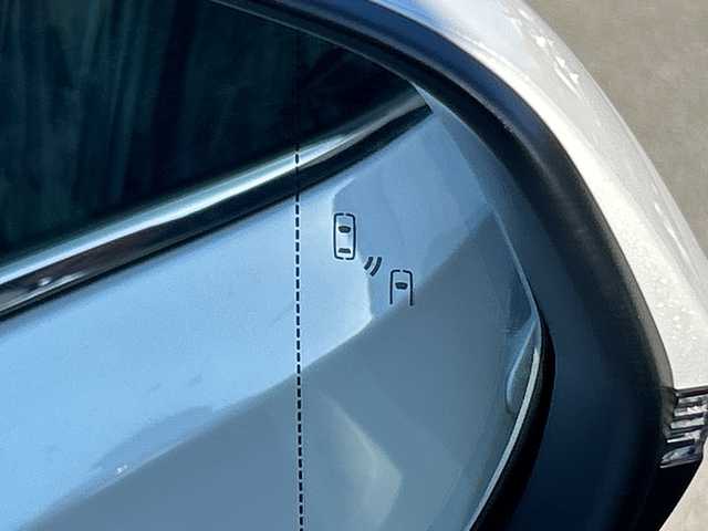 レクサス ＲＸ 200t バージョンL 大阪府 2016(平28)年 4.4万km ソニッククォーツ １２．３型ナビ（フルセグ/Bluetooth/DVD/CD)/サンルーフ　/ブラインドスポットモニター　/レーダークルーズコントロール　/全方位カメラ/ヘッドアップディスプレイ　/衝突被害軽減システム　/横滑り防止装置　/レーンキープアシスト　/オートマチックハイビーム/コーナーセンサー/純正アルミホイール/純正LED/ワンオーナー/シートヒーター/レーザーシート/パワーシート/ドライブレコーダー/ビルトインETC2.0/スペアキー1本/保証書/取扱説明書