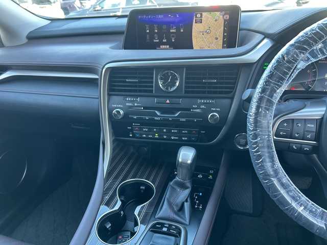 レクサス ＲＸ 200t バージョンL 大阪府 2016(平28)年 4.4万km ソニッククォーツ １２．３型ナビ（フルセグ/Bluetooth/DVD/CD)/サンルーフ　/ブラインドスポットモニター　/レーダークルーズコントロール　/全方位カメラ/ヘッドアップディスプレイ　/衝突被害軽減システム　/横滑り防止装置　/レーンキープアシスト　/オートマチックハイビーム/コーナーセンサー/純正アルミホイール/純正LED/ワンオーナー/シートヒーター/レーザーシート/パワーシート/ドライブレコーダー/ビルトインETC2.0/スペアキー1本/保証書/取扱説明書