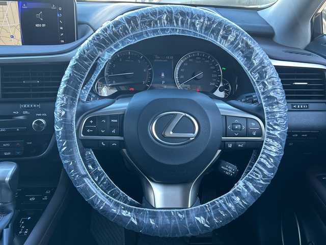 レクサス ＲＸ 200t バージョンL 大阪府 2016(平28)年 4.4万km ソニッククォーツ １２．３型ナビ（フルセグ/Bluetooth/DVD/CD)/サンルーフ　/ブラインドスポットモニター　/レーダークルーズコントロール　/全方位カメラ/ヘッドアップディスプレイ　/衝突被害軽減システム　/横滑り防止装置　/レーンキープアシスト　/オートマチックハイビーム/コーナーセンサー/純正アルミホイール/純正LED/ワンオーナー/シートヒーター/レーザーシート/パワーシート/ドライブレコーダー/ビルトインETC2.0/スペアキー1本/保証書/取扱説明書