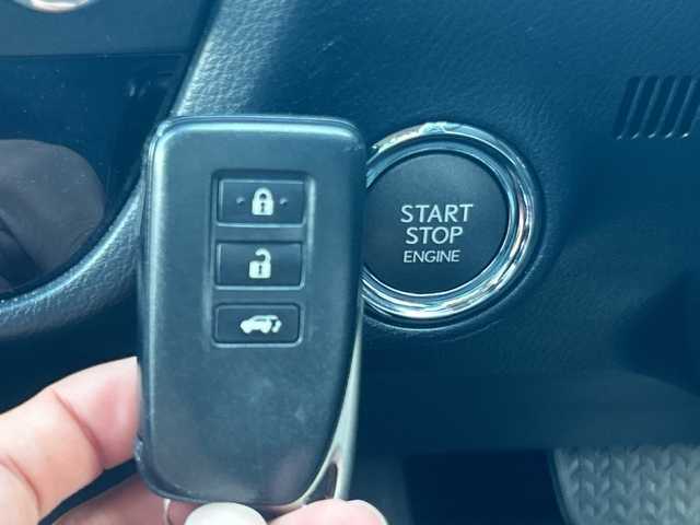 レクサス ＲＸ 200t バージョンL 大阪府 2016(平28)年 4.4万km ソニッククォーツ １２．３型ナビ（フルセグ/Bluetooth/DVD/CD)/サンルーフ　/ブラインドスポットモニター　/レーダークルーズコントロール　/全方位カメラ/ヘッドアップディスプレイ　/衝突被害軽減システム　/横滑り防止装置　/レーンキープアシスト　/オートマチックハイビーム/コーナーセンサー/純正アルミホイール/純正LED/ワンオーナー/シートヒーター/レーザーシート/パワーシート/ドライブレコーダー/ビルトインETC2.0/スペアキー1本/保証書/取扱説明書