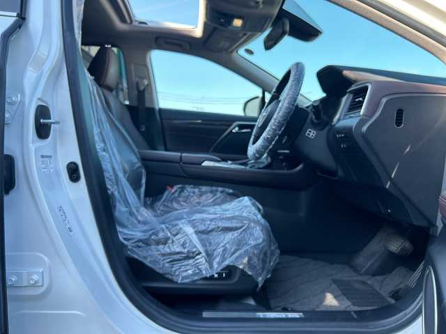 レクサス ＲＸ 200t バージョンL 大阪府 2016(平28)年 4.4万km ソニッククォーツ １２．３型ナビ（フルセグ/Bluetooth/DVD/CD)/サンルーフ　/ブラインドスポットモニター　/レーダークルーズコントロール　/全方位カメラ/ヘッドアップディスプレイ　/衝突被害軽減システム　/横滑り防止装置　/レーンキープアシスト　/オートマチックハイビーム/コーナーセンサー/純正アルミホイール/純正LED/ワンオーナー/シートヒーター/レーザーシート/パワーシート/ドライブレコーダー/ビルトインETC2.0/スペアキー1本/保証書/取扱説明書