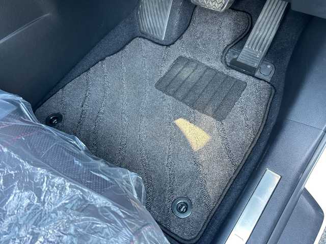 レクサス ＲＸ 200t バージョンL 大阪府 2016(平28)年 4.4万km ソニッククォーツ １２．３型ナビ（フルセグ/Bluetooth/DVD/CD)/サンルーフ　/ブラインドスポットモニター　/レーダークルーズコントロール　/全方位カメラ/ヘッドアップディスプレイ　/衝突被害軽減システム　/横滑り防止装置　/レーンキープアシスト　/オートマチックハイビーム/コーナーセンサー/純正アルミホイール/純正LED/ワンオーナー/シートヒーター/レーザーシート/パワーシート/ドライブレコーダー/ビルトインETC2.0/スペアキー1本/保証書/取扱説明書