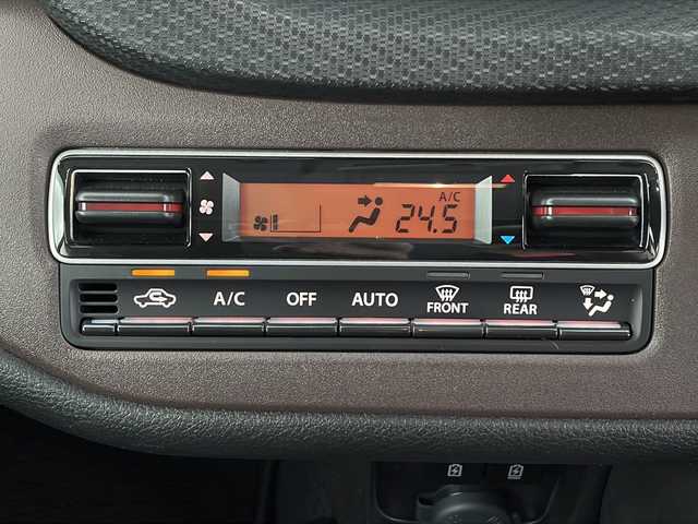 スズキ ソリオ バンディット HV MV 千葉県 2024(令6)年 0.5万km キャラバンアイボリーパールM / ガンメタリック2トーン スズキセーフティサポート/ワンオーナー/純正8型ナビ/Bluetooth対応 DVD/両側電動スライドドア/前席シートヒーター /LEDヘッドライト/オートライトコントロール/レーンキープアシスト /リアセンサー/ビルトインETC/純正15インチアルミホイール/スマートキー×2/エンジンプッシュスタート/純正フロアマット/純正ドアバイザー/保証書/取扱説明書/整備記録簿有り