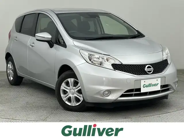 日産 ノート X FOUR 道央・札幌 2015(平27)年 4.5万km ブリリアントシルバー ・４WD/・寒冷地仕様/・純正SDナビ/　（MM115D-W）/・エマージェンシーブレーキ/・レーンキープアシスト/・オートライト/・プッシュスタート/・スマートキー/・純正フロアマット/・ドアバイザー