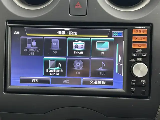 日産 ノート X FOUR 道央・札幌 2015(平27)年 4.5万km ブリリアントシルバー ・４WD/・寒冷地仕様/・純正SDナビ/　（MM115D-W）/・エマージェンシーブレーキ/・レーンキープアシスト/・オートライト/・プッシュスタート/・スマートキー/・純正フロアマット/・ドアバイザー