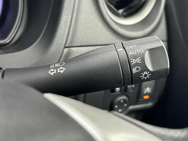 日産 ノート X FOUR 道央・札幌 2015(平27)年 4.5万km ブリリアントシルバー ・４WD/・寒冷地仕様/・純正SDナビ/　（MM115D-W）/・エマージェンシーブレーキ/・レーンキープアシスト/・オートライト/・プッシュスタート/・スマートキー/・純正フロアマット/・ドアバイザー