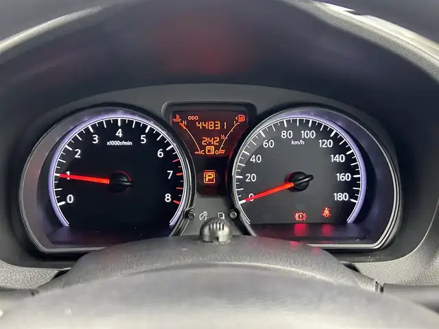 日産 ノート X FOUR 道央・札幌 2015(平27)年 4.5万km ブリリアントシルバー ・４WD/・寒冷地仕様/・純正SDナビ/　（MM115D-W）/・エマージェンシーブレーキ/・レーンキープアシスト/・オートライト/・プッシュスタート/・スマートキー/・純正フロアマット/・ドアバイザー