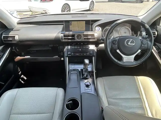 レクサス ＩＳ 300h バージョンL 広島県 2014(平26)年 10.2万km ソニックチタニウム ワンオーナー/純正ナビ/「CD/DVD/Bluetooth/フルセグTV」/バックカメラ/ETC/ドライブレコーダー/レザーシート/シートヒーター「D/N席」/エアシート「D/N席」/パワーシート/メモリーシート「D席」/衝突被害軽減システム/レーダークルーズコントロール/ブラインドスポットモニター/コーナーセンサ/LEDヘッドライト/オートライト/リアロールサンシェード/純正フロアマット/純正17インチAW/プッシュスタート/スペアキー×1/保障書/取扱説明書