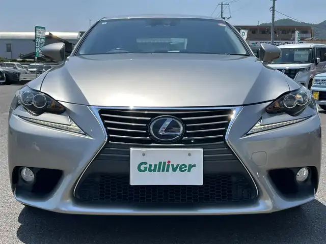 レクサス ＩＳ 300h バージョンL 広島県 2014(平26)年 10.2万km ソニックチタニウム ワンオーナー/純正ナビ/「CD/DVD/Bluetooth/フルセグTV」/バックカメラ/ETC/ドライブレコーダー/レザーシート/シートヒーター「D/N席」/エアシート「D/N席」/パワーシート/メモリーシート「D席」/衝突被害軽減システム/レーダークルーズコントロール/ブラインドスポットモニター/コーナーセンサ/LEDヘッドライト/オートライト/リアロールサンシェード/純正フロアマット/純正17インチAW/プッシュスタート/スペアキー×1/保障書/取扱説明書