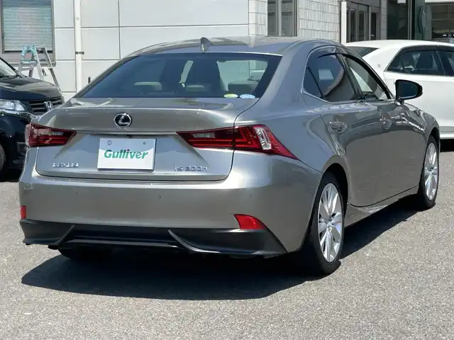 レクサス ＩＳ 300h バージョンL 広島県 2014(平26)年 10.2万km ソニックチタニウム ワンオーナー/純正ナビ/「CD/DVD/Bluetooth/フルセグTV」/バックカメラ/ETC/ドライブレコーダー/レザーシート/シートヒーター「D/N席」/エアシート「D/N席」/パワーシート/メモリーシート「D席」/衝突被害軽減システム/レーダークルーズコントロール/ブラインドスポットモニター/コーナーセンサ/LEDヘッドライト/オートライト/リアロールサンシェード/純正フロアマット/純正17インチAW/プッシュスタート/スペアキー×1/保障書/取扱説明書