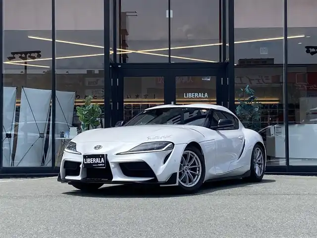 トヨタ スープラ SZ 福岡県 2022(令4)年 0.7万km パール ・レーダークルーズコントロール/・純正ナビ/USB/Bluetooth/・バックカメラ/・前後ドライブレコーダー/・フルセグ/・社外ETC/・純正17AW/・車高調/・プッシュスタート/・パーキングアシスト/・スマートキー/・スペアキー/・フルエアロパーツ/・オートライト/・LEDライト/・保証書/・取扱説明書