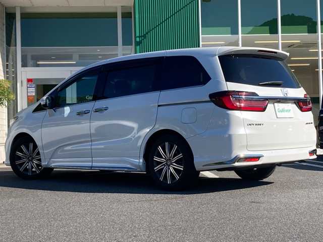 ホンダ オデッセイ アブソルート 愛媛県 2020(令2)年 1.4万km プラチナホワイトパール 純正10インチナビ/・CD/DVD/フルセグTV/・Bluetooth/MSV/USB/全方位モニター/・バックカメラ/ETC2.0/両側パワースライドドア/ホンダセンシング /・衝突軽減ブレーキ/・レーンキープアシスト/・レーダークルーズコントロール/・クリアランスソナー /・パーキングアシスト/パドルシフト/ハーフレザーシート/・D席パワーシート/・2列目オットマンシート/ISOFIX/アイドリングストップ/LEDオートライト/プッシュスタート/・スペアキー/取扱説明書/保証書