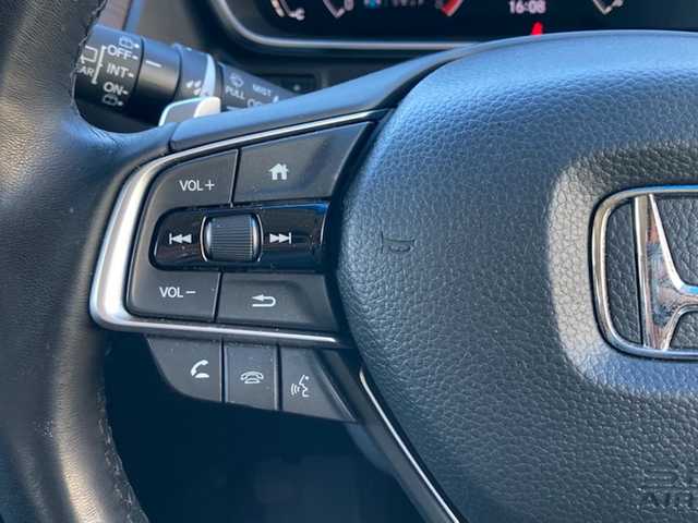 ホンダ オデッセイ アブソルート 愛媛県 2020(令2)年 1.4万km プラチナホワイトパール 純正10インチナビ/・CD/DVD/フルセグTV/・Bluetooth/MSV/USB/全方位モニター/・バックカメラ/ETC2.0/両側パワースライドドア/ホンダセンシング /・衝突軽減ブレーキ/・レーンキープアシスト/・レーダークルーズコントロール/・クリアランスソナー /・パーキングアシスト/パドルシフト/ハーフレザーシート/・D席パワーシート/・2列目オットマンシート/ISOFIX/アイドリングストップ/LEDオートライト/プッシュスタート/・スペアキー/取扱説明書/保証書