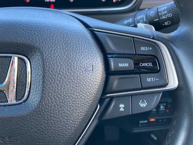 ホンダ オデッセイ アブソルート 愛媛県 2020(令2)年 1.4万km プラチナホワイトパール 純正10インチナビ/・CD/DVD/フルセグTV/・Bluetooth/MSV/USB/全方位モニター/・バックカメラ/ETC2.0/両側パワースライドドア/ホンダセンシング /・衝突軽減ブレーキ/・レーンキープアシスト/・レーダークルーズコントロール/・クリアランスソナー /・パーキングアシスト/パドルシフト/ハーフレザーシート/・D席パワーシート/・2列目オットマンシート/ISOFIX/アイドリングストップ/LEDオートライト/プッシュスタート/・スペアキー/取扱説明書/保証書