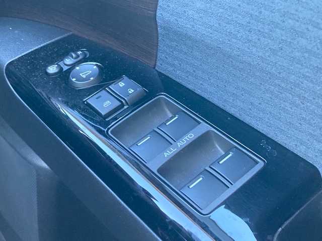 ホンダ オデッセイ アブソルート 愛媛県 2020(令2)年 1.4万km プラチナホワイトパール 純正10インチナビ/・CD/DVD/フルセグTV/・Bluetooth/MSV/USB/全方位モニター/・バックカメラ/ETC2.0/両側パワースライドドア/ホンダセンシング /・衝突軽減ブレーキ/・レーンキープアシスト/・レーダークルーズコントロール/・クリアランスソナー /・パーキングアシスト/パドルシフト/ハーフレザーシート/・D席パワーシート/・2列目オットマンシート/ISOFIX/アイドリングストップ/LEDオートライト/プッシュスタート/・スペアキー/取扱説明書/保証書