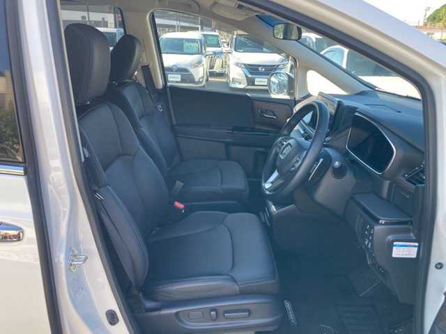 ホンダ オデッセイ アブソルート 愛媛県 2020(令2)年 1.4万km プラチナホワイトパール 純正10インチナビ/・CD/DVD/フルセグTV/・Bluetooth/MSV/USB/全方位モニター/・バックカメラ/ETC2.0/両側パワースライドドア/ホンダセンシング /・衝突軽減ブレーキ/・レーンキープアシスト/・レーダークルーズコントロール/・クリアランスソナー /・パーキングアシスト/パドルシフト/ハーフレザーシート/・D席パワーシート/・2列目オットマンシート/ISOFIX/アイドリングストップ/LEDオートライト/プッシュスタート/・スペアキー/取扱説明書/保証書