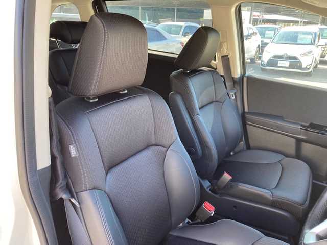 ホンダ オデッセイ アブソルート 愛媛県 2020(令2)年 1.4万km プラチナホワイトパール 純正10インチナビ/・CD/DVD/フルセグTV/・Bluetooth/MSV/USB/全方位モニター/・バックカメラ/ETC2.0/両側パワースライドドア/ホンダセンシング /・衝突軽減ブレーキ/・レーンキープアシスト/・レーダークルーズコントロール/・クリアランスソナー /・パーキングアシスト/パドルシフト/ハーフレザーシート/・D席パワーシート/・2列目オットマンシート/ISOFIX/アイドリングストップ/LEDオートライト/プッシュスタート/・スペアキー/取扱説明書/保証書