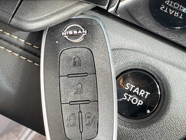 日産 セレナ e－パワー ハイウェイスター V 愛知県 2023(令5)年 0.1万km 赤 プロパイロット/純正12.3型ディズプレイオーディオナビ/レーダークルーズコントロール/全方位カメラ/両側パワースライドドア/ハンズフリースライドドア/コーナーセンサー/ワイヤレス充電器/ブラインドスポットモニター/LEDヘッドライト/インテリジェントミラー/リアオートエアコン/オートマチックハイビーム/ドライブレコーダー/シートヒーター/ステアリングヒーター/フリップダウンモニター/純正アルミホイール/スマートキー/プッシュスタート