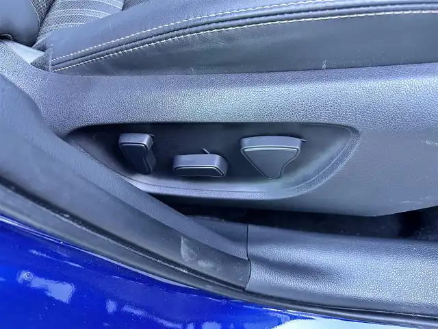 トヨタ アクア Z 宮城県 2022(令4)年 0.5万km ダークブルーマイカM 合成皮革パッケージ/・合皮/ストライプ柄ファブリックコンビシート/・パワーシート（運転席）/・シートヒーター（運転席/助手席）/・ステアリングヒーター/＝＝＝/セーフティセンス/・プリクラッシュセーフティ/・レーントレーシングアシスト/・レーダークルーズコントロール/・オートマチックハイビーム/・ロードサインアシスト/先行車発進告知機能/パーキングサポートブレーキ（前後方静止物）/10.5インチディスプレイオーディオ/・ナビ機能付/・Bluetooth/バックカメラ/ドライブレコーダー/AC100V/1500Wアクセサリーコンセント/革巻きステアリング/ステアリングスイッチ/LEDヘッドランプ/LEDフロントフォグランプ/オートライト/スマートキー＆プッシュスタート/スペアキー1本/電動格納ミラー/純正15インチAW/純正フロアマット/W/サイド/カーテンエアバッグ