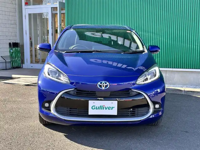 トヨタ アクア Z 宮城県 2022(令4)年 0.5万km ダークブルーマイカM 合成皮革パッケージ/・合皮/ストライプ柄ファブリックコンビシート/・パワーシート（運転席）/・シートヒーター（運転席/助手席）/・ステアリングヒーター/＝＝＝/セーフティセンス/・プリクラッシュセーフティ/・レーントレーシングアシスト/・レーダークルーズコントロール/・オートマチックハイビーム/・ロードサインアシスト/先行車発進告知機能/パーキングサポートブレーキ（前後方静止物）/10.5インチディスプレイオーディオ/・ナビ機能付/・Bluetooth/バックカメラ/ドライブレコーダー/AC100V/1500Wアクセサリーコンセント/革巻きステアリング/ステアリングスイッチ/LEDヘッドランプ/LEDフロントフォグランプ/オートライト/スマートキー＆プッシュスタート/スペアキー1本/電動格納ミラー/純正15インチAW/純正フロアマット/W/サイド/カーテンエアバッグ