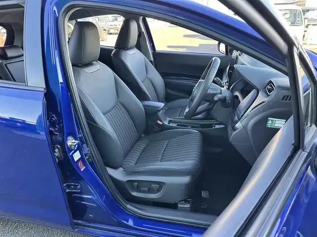 トヨタ アクア Z 宮城県 2022(令4)年 0.5万km ダークブルーマイカM 合成皮革パッケージ/・合皮/ストライプ柄ファブリックコンビシート/・パワーシート（運転席）/・シートヒーター（運転席/助手席）/・ステアリングヒーター/＝＝＝/セーフティセンス/・プリクラッシュセーフティ/・レーントレーシングアシスト/・レーダークルーズコントロール/・オートマチックハイビーム/・ロードサインアシスト/先行車発進告知機能/パーキングサポートブレーキ（前後方静止物）/10.5インチディスプレイオーディオ/・ナビ機能付/・Bluetooth/バックカメラ/ドライブレコーダー/AC100V/1500Wアクセサリーコンセント/革巻きステアリング/ステアリングスイッチ/LEDヘッドランプ/LEDフロントフォグランプ/オートライト/スマートキー＆プッシュスタート/スペアキー1本/電動格納ミラー/純正15インチAW/純正フロアマット/W/サイド/カーテンエアバッグ