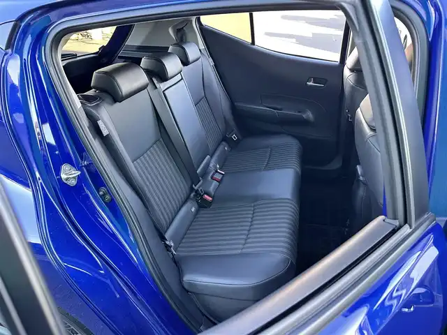 トヨタ アクア Z 宮城県 2022(令4)年 0.5万km ダークブルーマイカM 合成皮革パッケージ/・合皮/ストライプ柄ファブリックコンビシート/・パワーシート（運転席）/・シートヒーター（運転席/助手席）/・ステアリングヒーター/＝＝＝/セーフティセンス/・プリクラッシュセーフティ/・レーントレーシングアシスト/・レーダークルーズコントロール/・オートマチックハイビーム/・ロードサインアシスト/先行車発進告知機能/パーキングサポートブレーキ（前後方静止物）/10.5インチディスプレイオーディオ/・ナビ機能付/・Bluetooth/バックカメラ/ドライブレコーダー/AC100V/1500Wアクセサリーコンセント/革巻きステアリング/ステアリングスイッチ/LEDヘッドランプ/LEDフロントフォグランプ/オートライト/スマートキー＆プッシュスタート/スペアキー1本/電動格納ミラー/純正15インチAW/純正フロアマット/W/サイド/カーテンエアバッグ