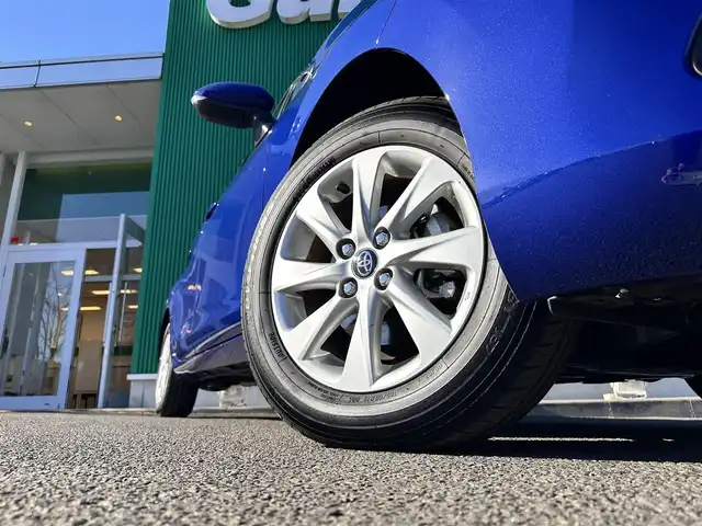 トヨタ アクア Z 宮城県 2022(令4)年 0.5万km ダークブルーマイカM 合成皮革パッケージ/・合皮/ストライプ柄ファブリックコンビシート/・パワーシート（運転席）/・シートヒーター（運転席/助手席）/・ステアリングヒーター/＝＝＝/セーフティセンス/・プリクラッシュセーフティ/・レーントレーシングアシスト/・レーダークルーズコントロール/・オートマチックハイビーム/・ロードサインアシスト/先行車発進告知機能/パーキングサポートブレーキ（前後方静止物）/10.5インチディスプレイオーディオ/・ナビ機能付/・Bluetooth/バックカメラ/ドライブレコーダー/AC100V/1500Wアクセサリーコンセント/革巻きステアリング/ステアリングスイッチ/LEDヘッドランプ/LEDフロントフォグランプ/オートライト/スマートキー＆プッシュスタート/スペアキー1本/電動格納ミラー/純正15インチAW/純正フロアマット/W/サイド/カーテンエアバッグ