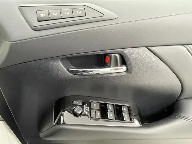 トヨタ アルファード S Cパッケージ 熊本県 2018(平30)年 5.5万km ホワイトパールクリスタルシャイン 社外11型ナビゲーション/社外12.8型後席フリップダウンモニター(PXH12X-R-AV)/Bluetooth/CD/DVD/純正前方ドライブレコーダー/バックカメラ/ビルトインETC/両側パワースライドドア/トヨタセーフティーセンス/・衝突軽減ブレーキ/・レーダークルーズコントロール/・先行車発進お知らせ/・車線逸脱警報機能/横滑り防止/電動リアゲート/前席パワーシート/前席シートヒーター/前席エアーシート/LEDヘッドライト/フォグランプ/モデリスタエアロ/オートライト/オートマチックハイビーム/LEDヘッドライト/フォグライト/スマートキー/プッシュスタート/スペアキー1本/保証書/取扱説明書