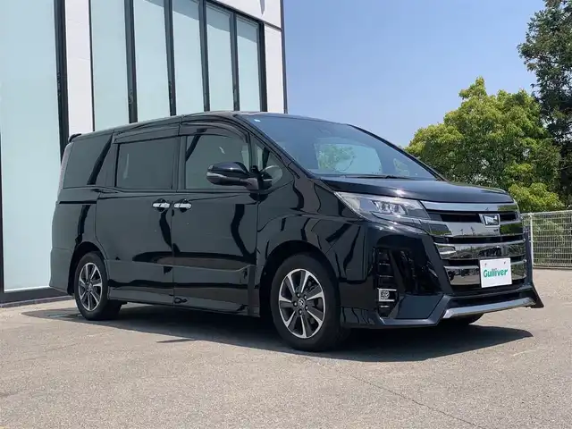 トヨタ ノア Si ダブルバイビーⅡ 大阪府 2019(令1)年 3.6万km ブラック 純正９インチナビ/   フルセグTV/CD/DVD/Bluetooth/USB/バックモニター/両側パワースライドドア/クルーズコントロール/アイドリングストップ/コーナーセンサー/純正フロアマット/プッシュスタート/スマートキー/ＥＴＣ/ＬＥＤライト