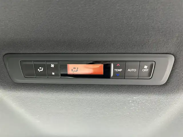 トヨタ ヴォクシー ZS 煌 福井県 2018(平30)年 0.8万km ホワイトパールクリスタルシャイン 純正ナビ/AM/FM/Bluetooth/CD/DVD/フルセグ/両側パワースライドドア/トヨタセーフティーセンス/・衝突軽減システム/・車線逸脱抑制システム/・オートマチックハイビーム/・先行車発進告知/クルーズコントロール/バックカメラ/オートライト/ビルトインETC/プッシュスタート/USB充電ソケット/レザー調シートカバー/ステアリングスイッチ