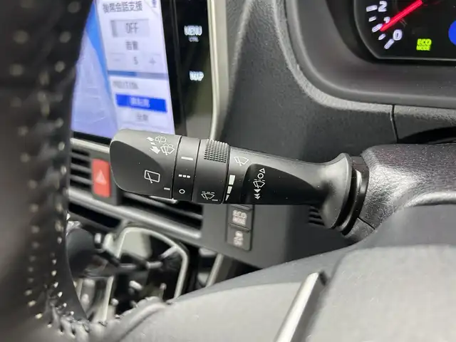 トヨタ ヴォクシー ZS 煌 福井県 2018(平30)年 0.8万km ホワイトパールクリスタルシャイン 純正ナビ/AM/FM/Bluetooth/CD/DVD/フルセグ/両側パワースライドドア/トヨタセーフティーセンス/・衝突軽減システム/・車線逸脱抑制システム/・オートマチックハイビーム/・先行車発進告知/クルーズコントロール/バックカメラ/オートライト/ビルトインETC/プッシュスタート/USB充電ソケット/レザー調シートカバー/ステアリングスイッチ