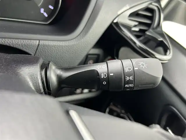 トヨタ ヴォクシー ZS 煌 福井県 2018(平30)年 0.8万km ホワイトパールクリスタルシャイン 純正ナビ/AM/FM/Bluetooth/CD/DVD/フルセグ/両側パワースライドドア/トヨタセーフティーセンス/・衝突軽減システム/・車線逸脱抑制システム/・オートマチックハイビーム/・先行車発進告知/クルーズコントロール/バックカメラ/オートライト/ビルトインETC/プッシュスタート/USB充電ソケット/レザー調シートカバー/ステアリングスイッチ