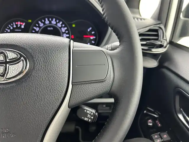 トヨタ ヴォクシー ZS 煌 福井県 2018(平30)年 0.8万km ホワイトパールクリスタルシャイン 純正ナビ/AM/FM/Bluetooth/CD/DVD/フルセグ/両側パワースライドドア/トヨタセーフティーセンス/・衝突軽減システム/・車線逸脱抑制システム/・オートマチックハイビーム/・先行車発進告知/クルーズコントロール/バックカメラ/オートライト/ビルトインETC/プッシュスタート/USB充電ソケット/レザー調シートカバー/ステアリングスイッチ