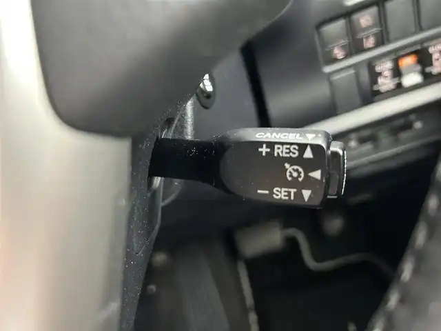 トヨタ ヴォクシー ZS 煌 福井県 2018(平30)年 0.8万km ホワイトパールクリスタルシャイン 純正ナビ/AM/FM/Bluetooth/CD/DVD/フルセグ/両側パワースライドドア/トヨタセーフティーセンス/・衝突軽減システム/・車線逸脱抑制システム/・オートマチックハイビーム/・先行車発進告知/クルーズコントロール/バックカメラ/オートライト/ビルトインETC/プッシュスタート/USB充電ソケット/レザー調シートカバー/ステアリングスイッチ
