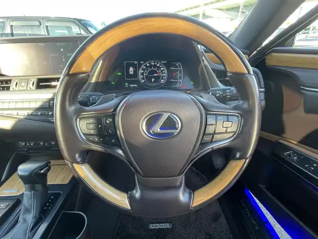レクサス ＥＳ 300h バージョンL 愛知県 2020(令2)年 6.6万km ソニッククォーツ サンルーフ /純正メーカーナビ/フルセグTV/BT/パノラミックビューモニター/ビルトイン2.0ETC/純正18インチAW/レクサスセーフティシステム/ブラインドスポットモニター/レーダークルーズコントロール/クリアランスソナー /ヘッドアップディスプレイ/レザーシート /前席メモリー付きパワーシート/全席シートヒーター /前席エアシート /ハンドルヒーター /電動リアサンシェード/純正フロアマット/取説、保証書/スペアキー×2