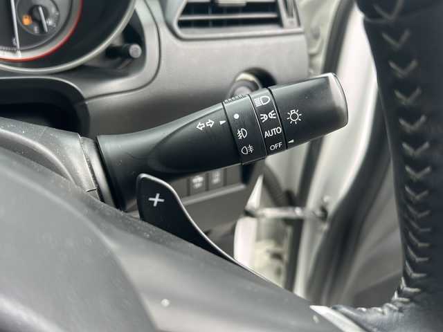 スズキ スイフト RSt 愛知県 2017(平29)年 3万km ピュアホワイトP ディーラーオプションナビ/全方位カメラ/パドルシフト/プッシュスタート/純正フロアマット/横滑り防止/前ドライブレコーダー/ＥＴＣ/Ｄドライブレコーダー/純正ドアバイザー/ＡＣＣ/オートライト/フォグランプ/LEDヘッドライト/盗難防止/スペアキー/バックカメラ/保証書/取扱説明書