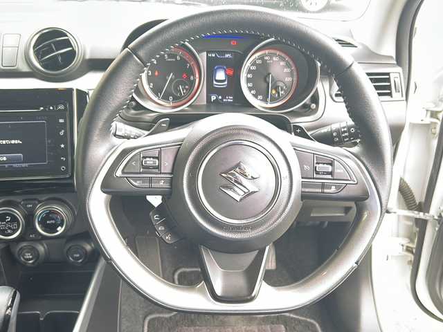 スズキ スイフト RSt 愛知県 2017(平29)年 3万km ピュアホワイトP ディーラーオプションナビ/全方位カメラ/パドルシフト/プッシュスタート/純正フロアマット/横滑り防止/前ドライブレコーダー/ＥＴＣ/Ｄドライブレコーダー/純正ドアバイザー/ＡＣＣ/オートライト/フォグランプ/LEDヘッドライト/盗難防止/スペアキー/バックカメラ/保証書/取扱説明書